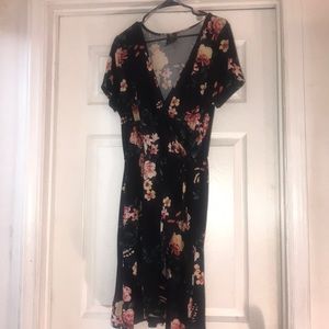 Flower wrap dress with short sleeves.